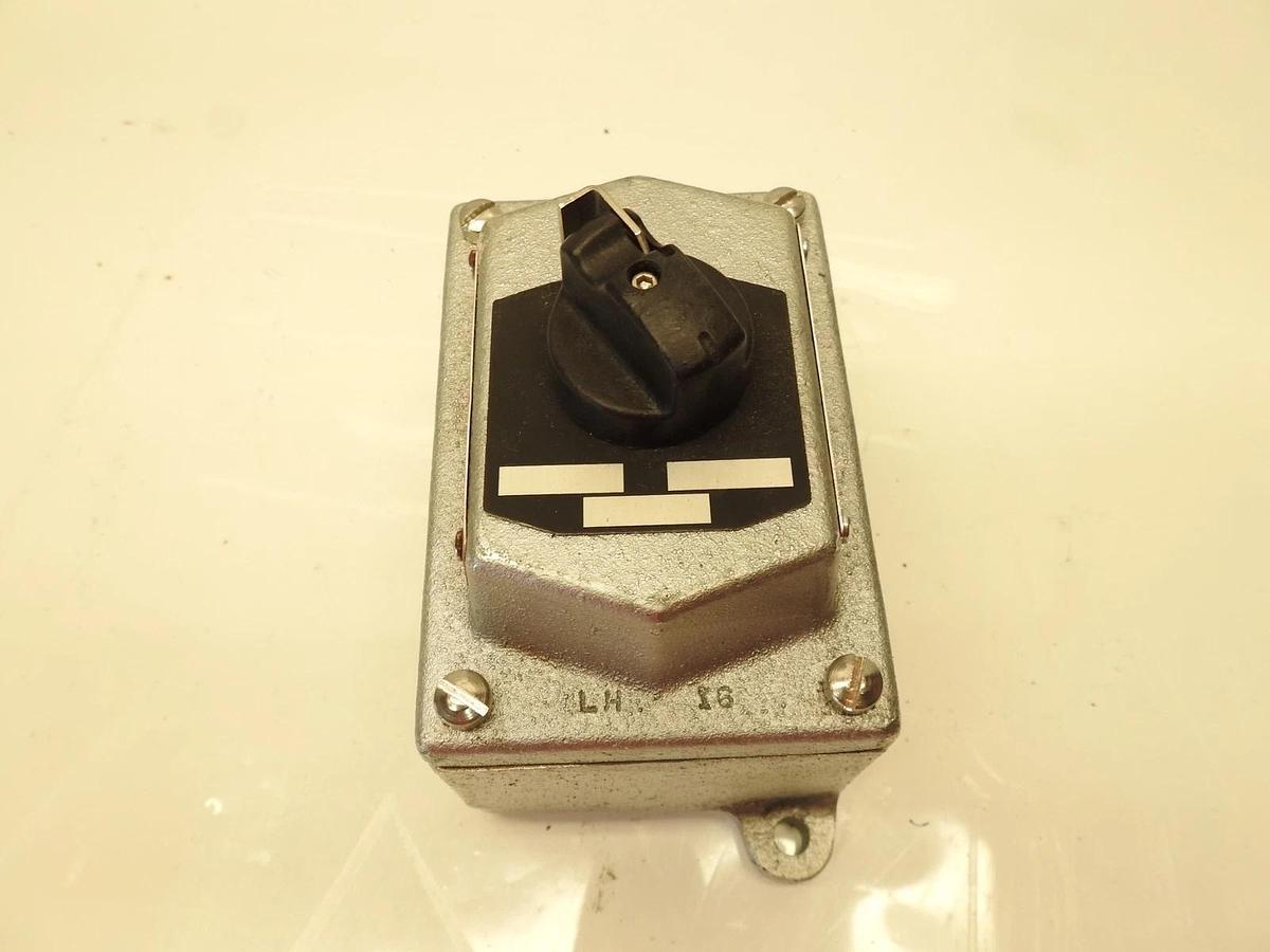 Eaton DSD924 Eaton DSD924 Explosion Proof Front Operated Selector Switch Cover A