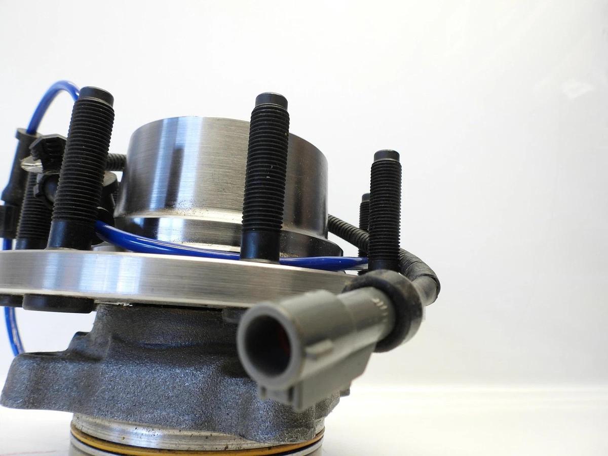 New 4WD MOOG Front Wheel Hub & Bearing For Ford 2003-2004 F-250/F-350 Super Duty