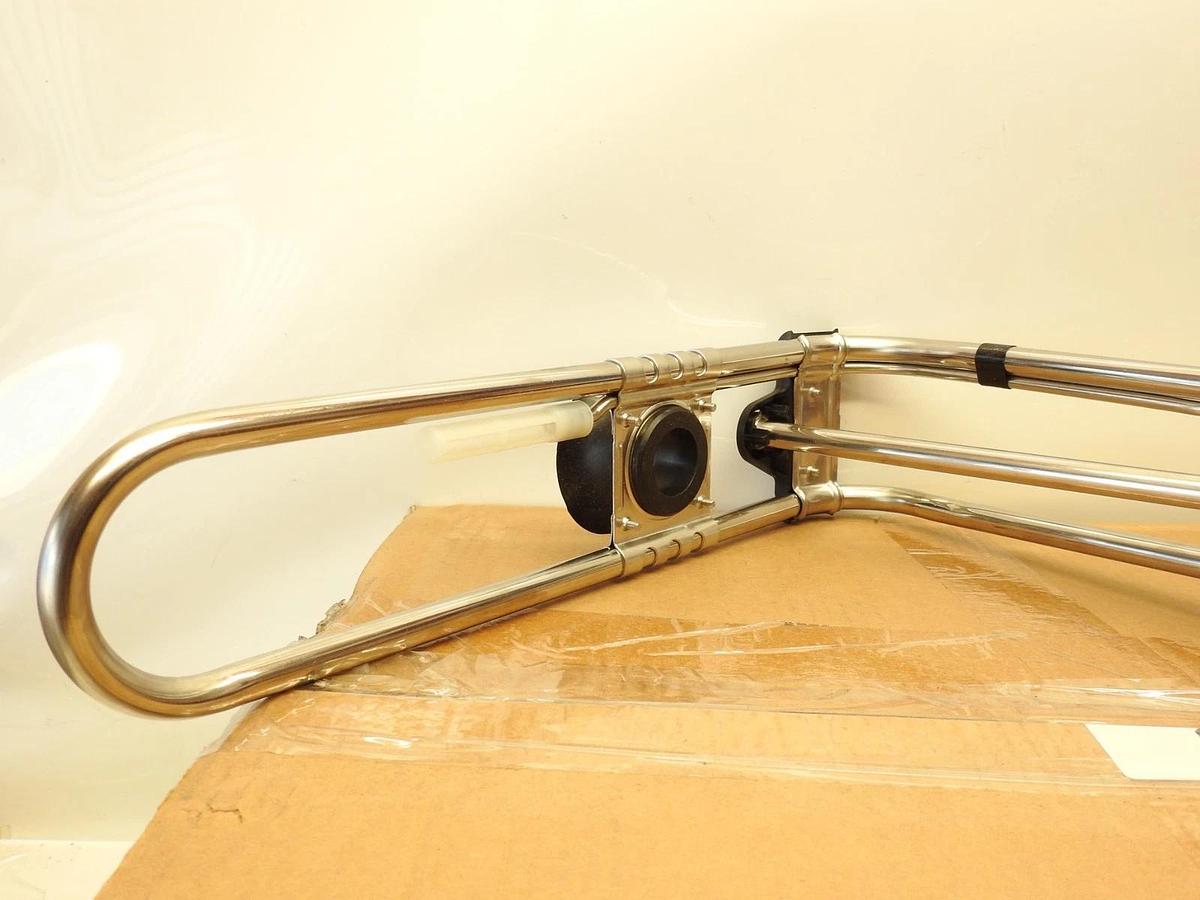 New Oem Freightliner 04-33656-000 Sending Unit DEF HEADER