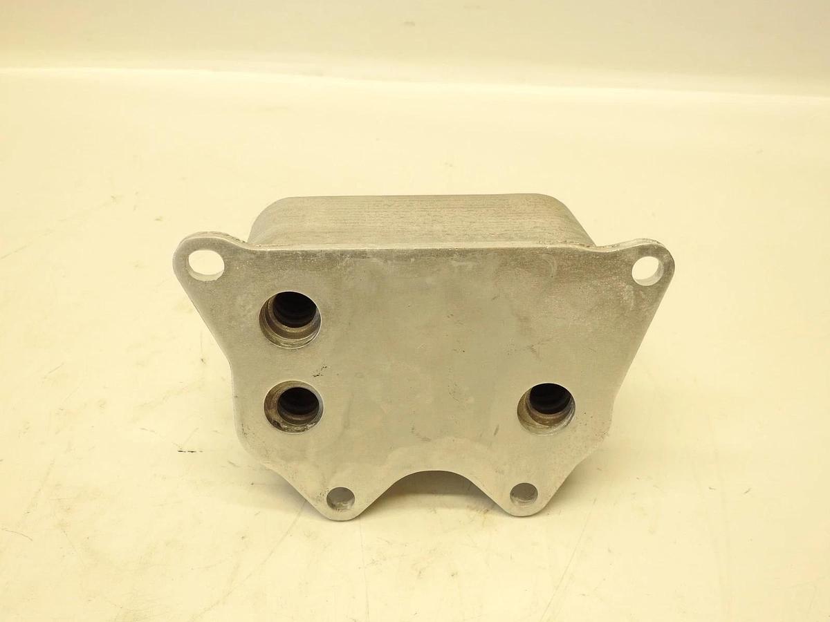 Engine Oil Cooler for Audi A3 A4 TT Quattro VW Arteon Golf Golf R GTI