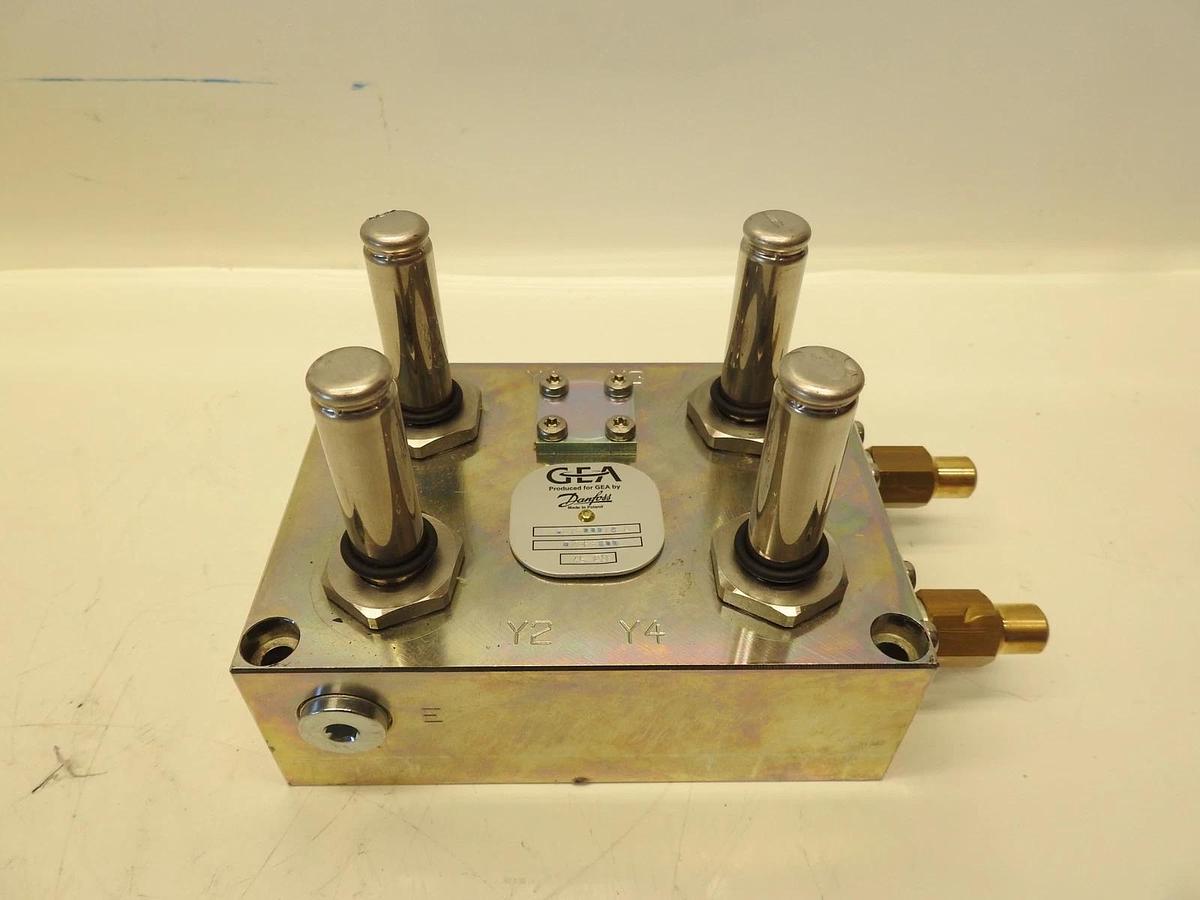 New Oem Danfoss GEA 4 Way Valve Block 390-004260-302 032F5800 032F5800