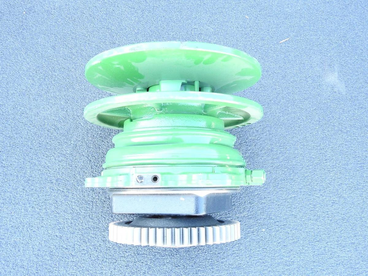 New Oem John Deere Fan Drive Assembly RE588578