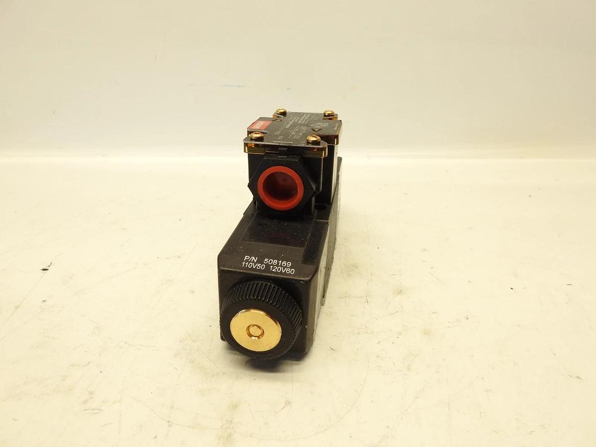 Vickers DG4V-3-2C-M-FTWL-B6-60 Directional Control Valve Eaton 871471 Solenoid