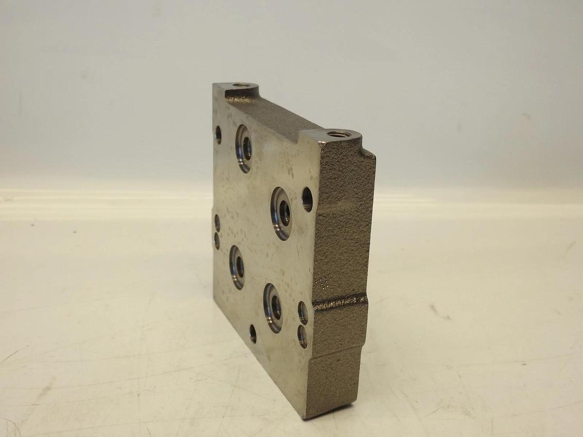 NEW OEM DANFOSS 157B2004 - VALVE BLOCK