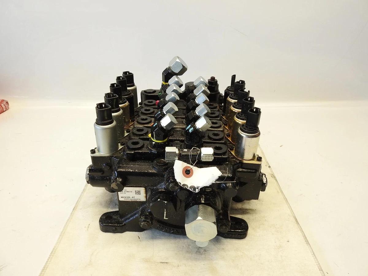 New Oem Husco 5CX76 NSCX121-C3 Control Valve Assembly