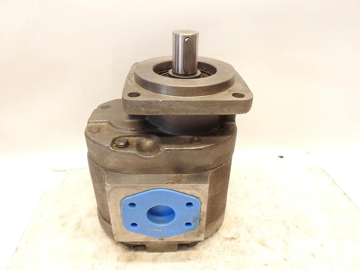 New Hydraulic Motor Keyed Spline 4 bolt Hole
