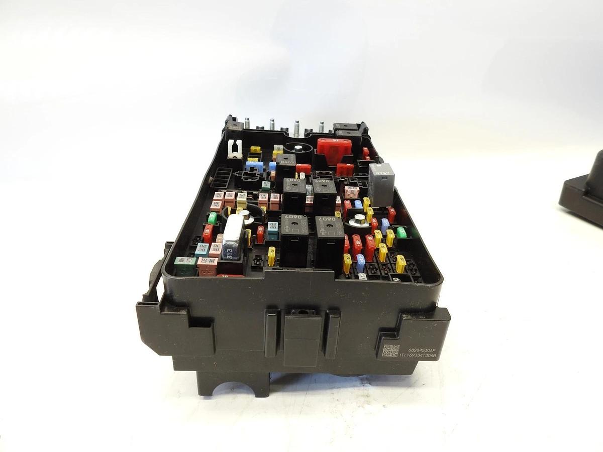 2016-2018 Jeep Cherokee Power Distribution Center Fuse Box 68264530AD OE