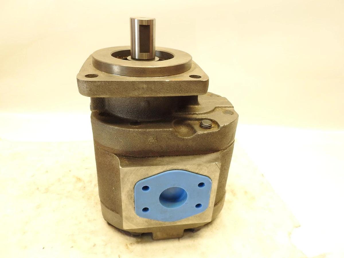 New Hydraulic Motor Keyed Spline 4 bolt Hole