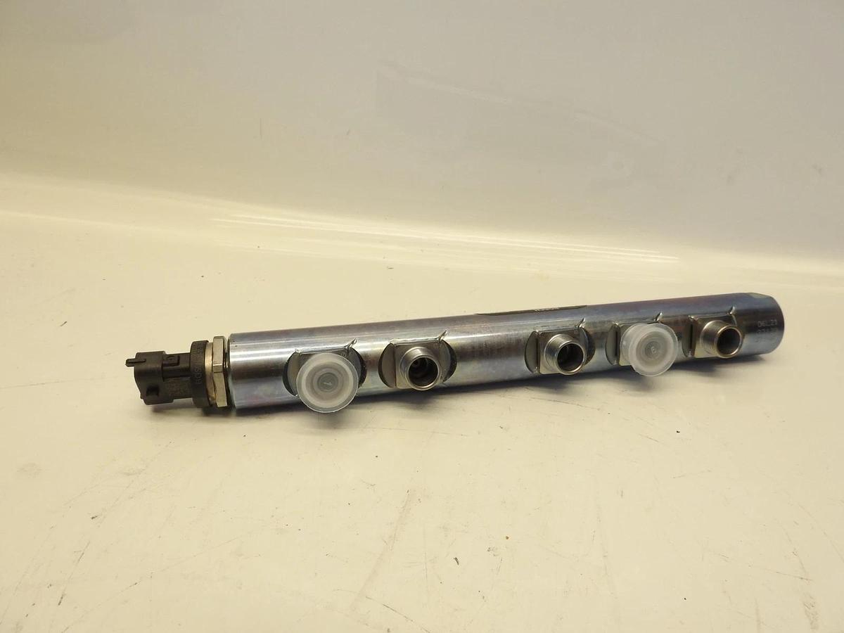 MOPAR 3.0L DIESEL FUEL RAIL 68148329AB RH BOSCH 0445216050 35032008F JEEP DODGE