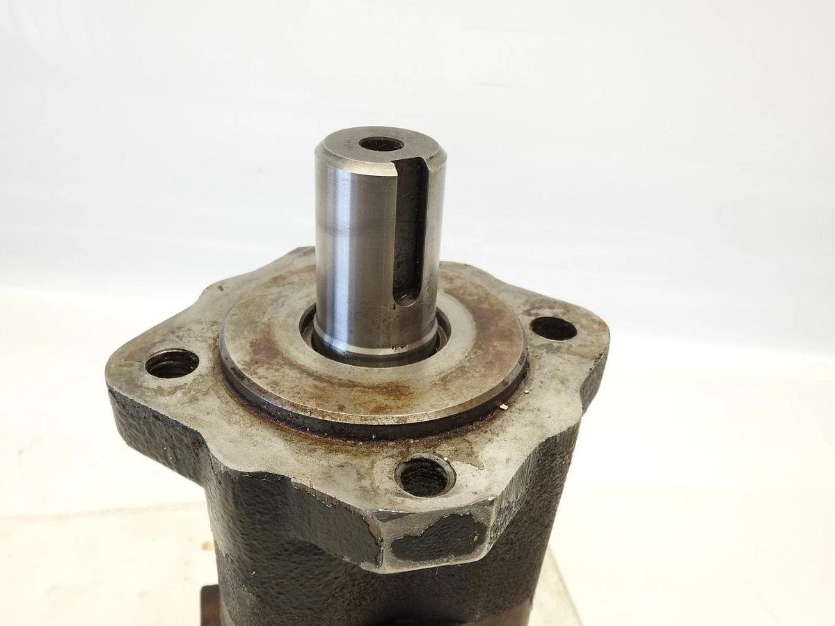 AS IS OEM Char-Lynn 104-1248-006 / Eaton 104-1248 Motor