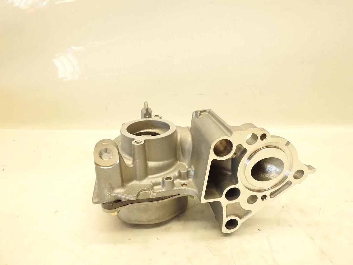 NEW GENUINE TOYOTA WATER PUMP & HOUSING W/GASKET 2.5L CAMRY RAV4 SIENNA OEM