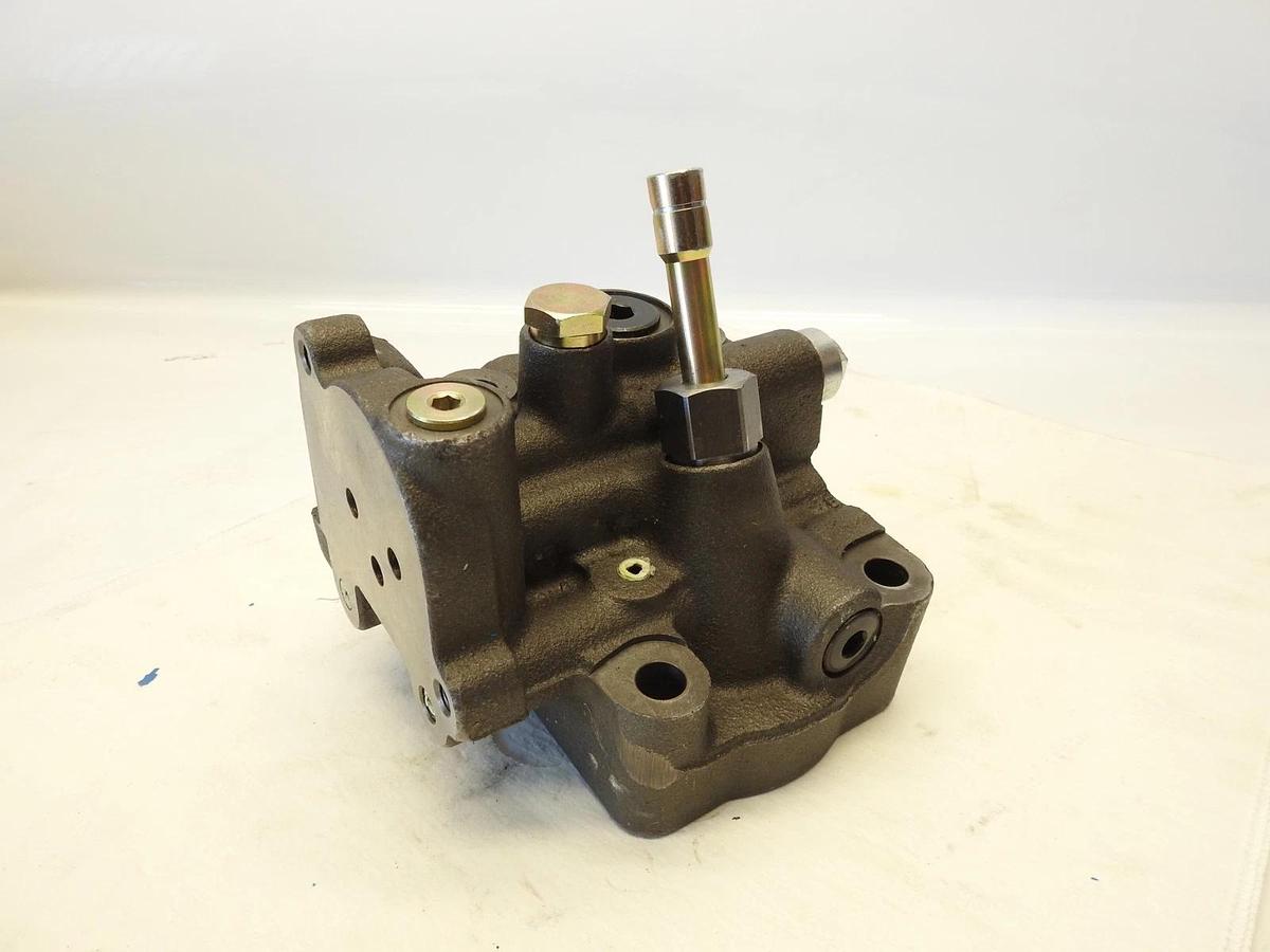 New Oem John Deere LVA801073 2305 2210 Compact Tractor Rockshaft Hydraulic Contr