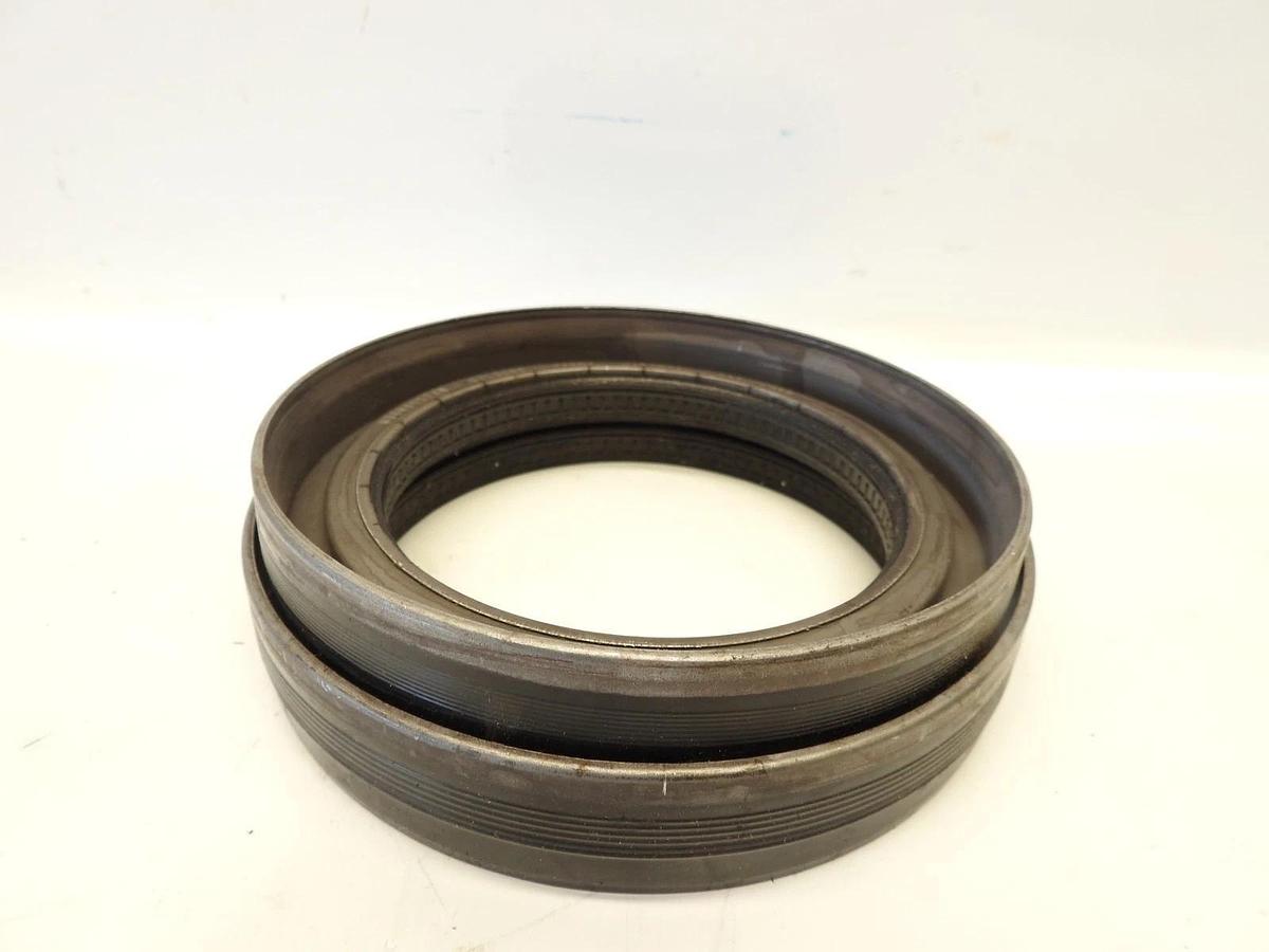 New Genuine Meritor A1205S2593 - SEAL ASSY - OIL