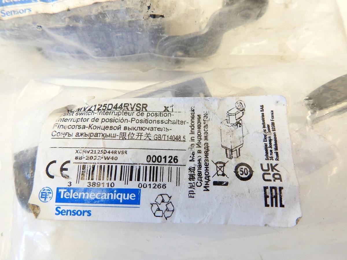 2PK Telemecanique Sensor Limit Switch XCMV2125D44RVSR