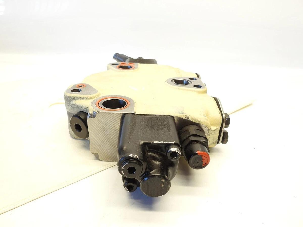 AS IS OEM Rexroth R901455221 2504301504 Control Valve Section