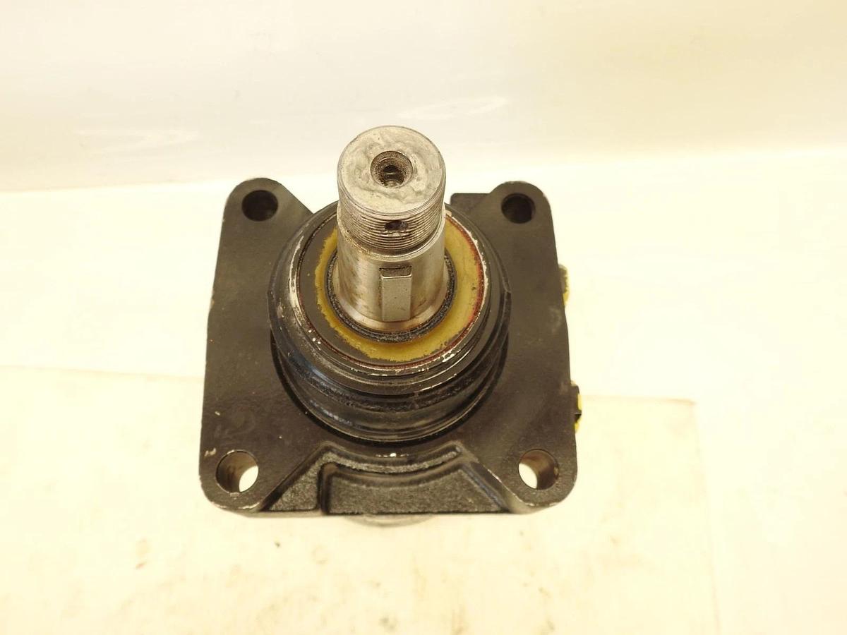 New Oem John Deere TCA26206 Hydraulic Motor Fits: 2500E 2500B 2400 PRECISIONCUT