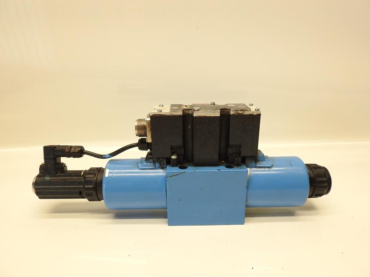 New Oem Bosch Rexroth R900927235 24VDC 4/3 4WREE10V50-22 G24K31/A1V Proportional