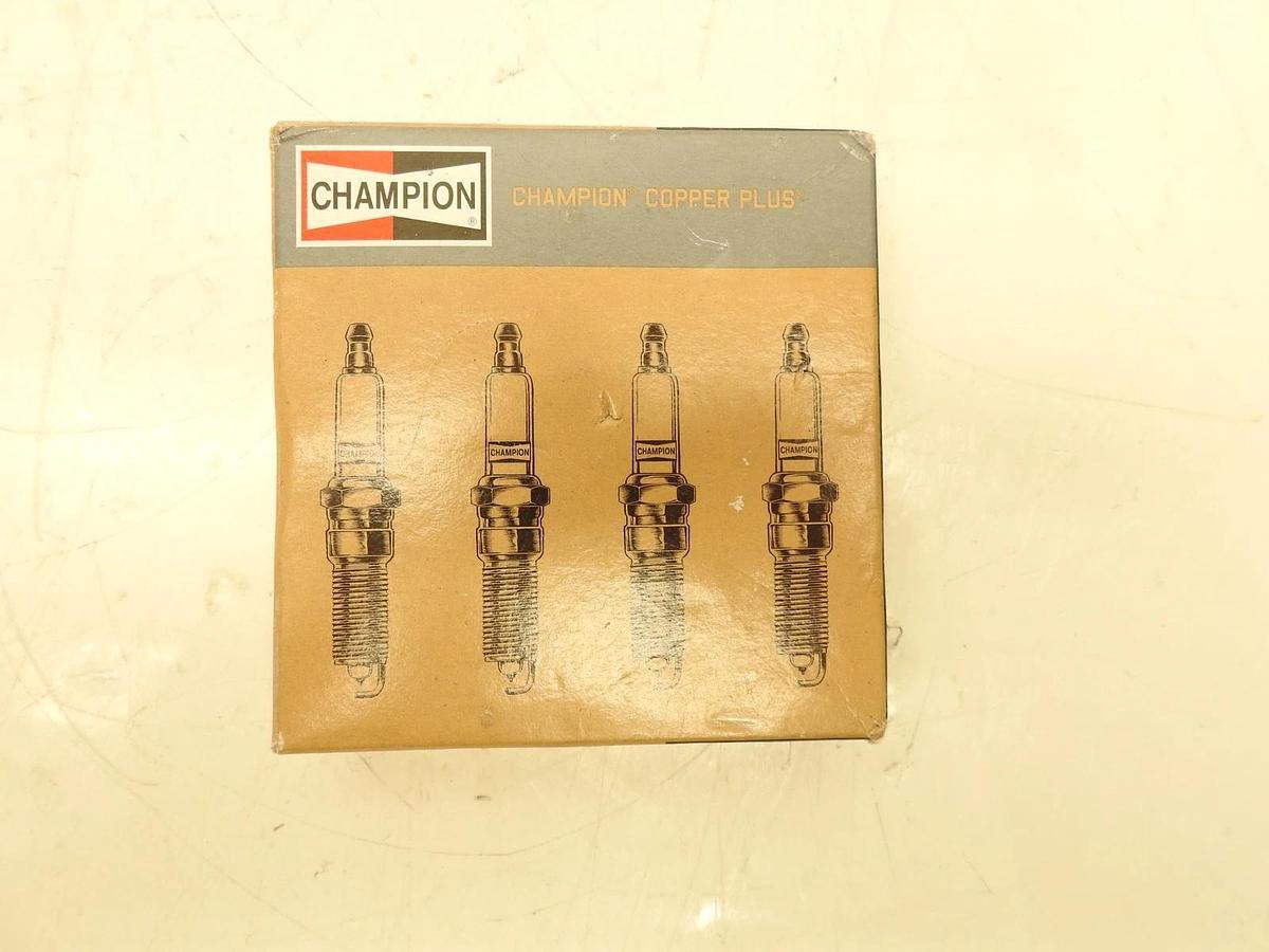 Box of 4 - MOPAR SP0RC12ECC SPARK PLUGS CHAMPION RC12ECC