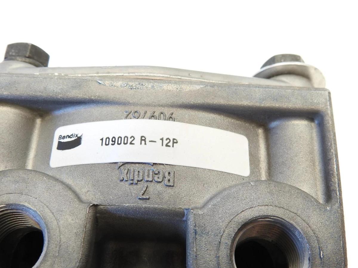 New Oem Bendix 109002 R-12P Pilot Relay Valve with 296010 Bracket | 909828