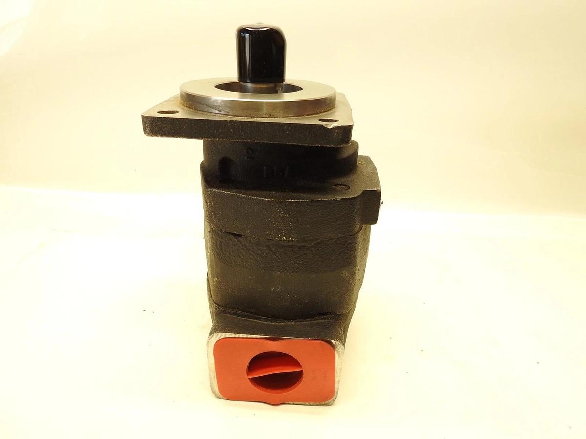 New SWIN-PUMP-CW  JR-38743 Hydraulic Pump 4 Bolt Hole Keyed Shaft