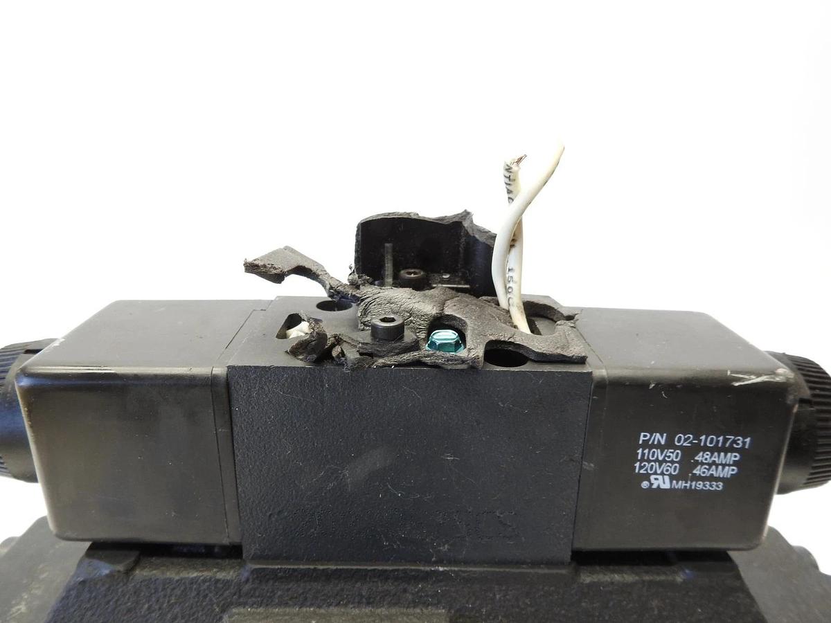 NEW Eaton Vickers DG5V-8-S-2C-M-FW-B-10 Directional Control Valve 02-329124