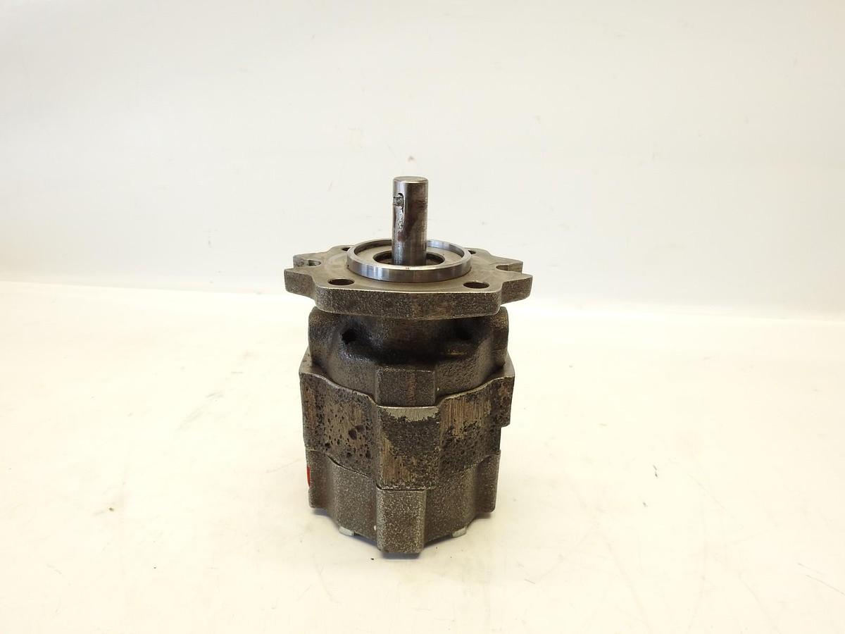 New Hydraulic Motor Keyed Shaft 4 Bolts Holes 138609   90766