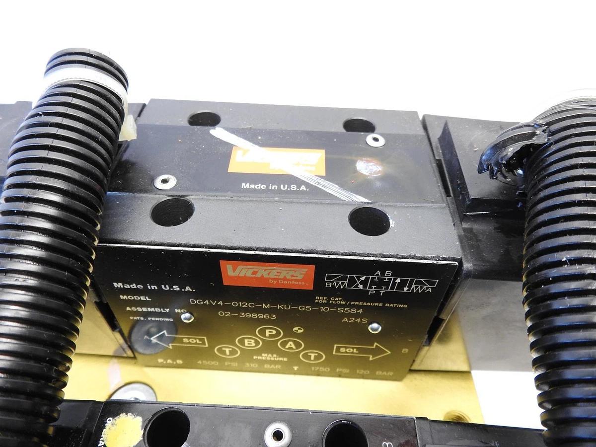 New Oem CASE CNH 51593066 MCD-7695 300230 Hydraulic Control Valve Manifold