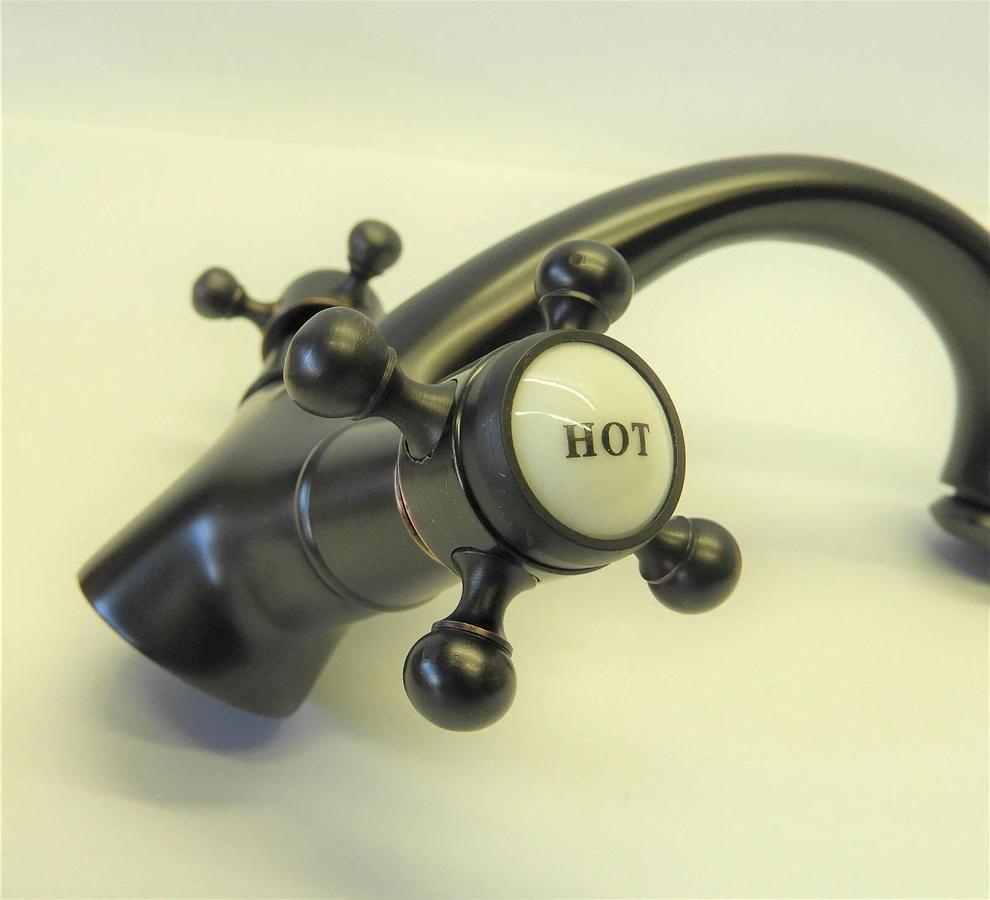 Rozin Deck Mounted Bathroom Basin Faucet 2 Knobs Single Vanity Sink Mixer Tap