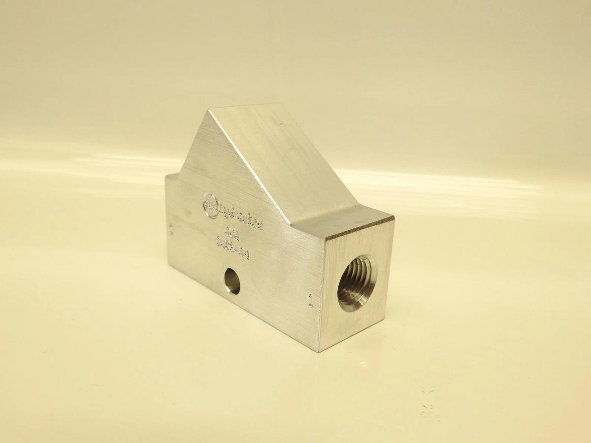 Sun Hydraulics TRQ 20-25 Lbf FT/27-33 Nm ACA 2H03-AM NPT Ports 1/4" Manifold