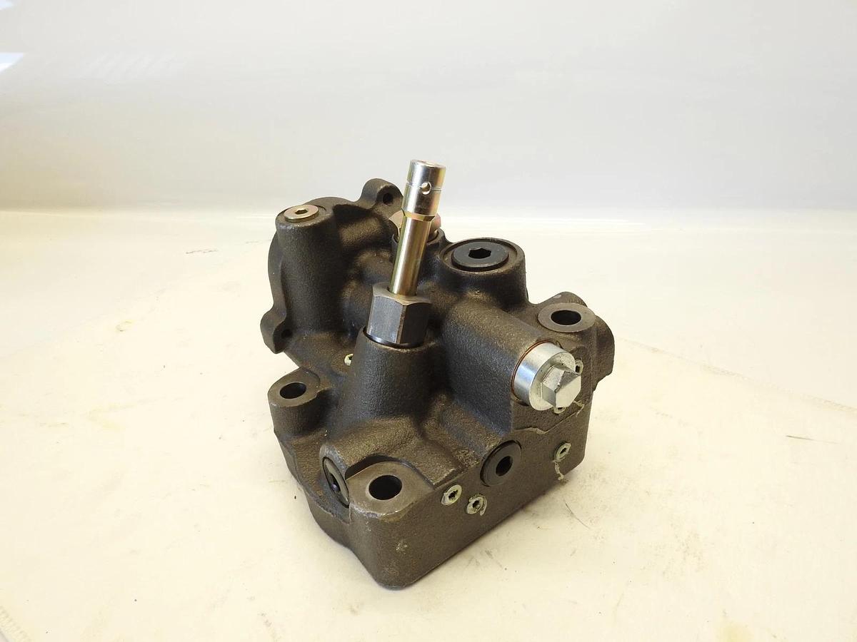 New Oem John Deere LVA801073 2305 2210 Compact Tractor Rockshaft Hydraulic Contr