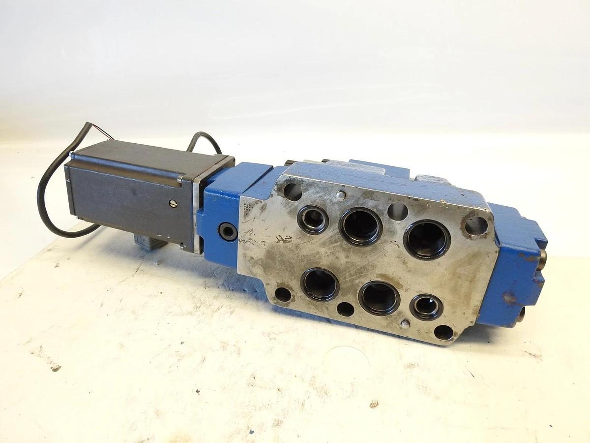 Used Used Oem Rexroth R900709322 4WRKE25R5-350L Hydraulic Valve Assembly