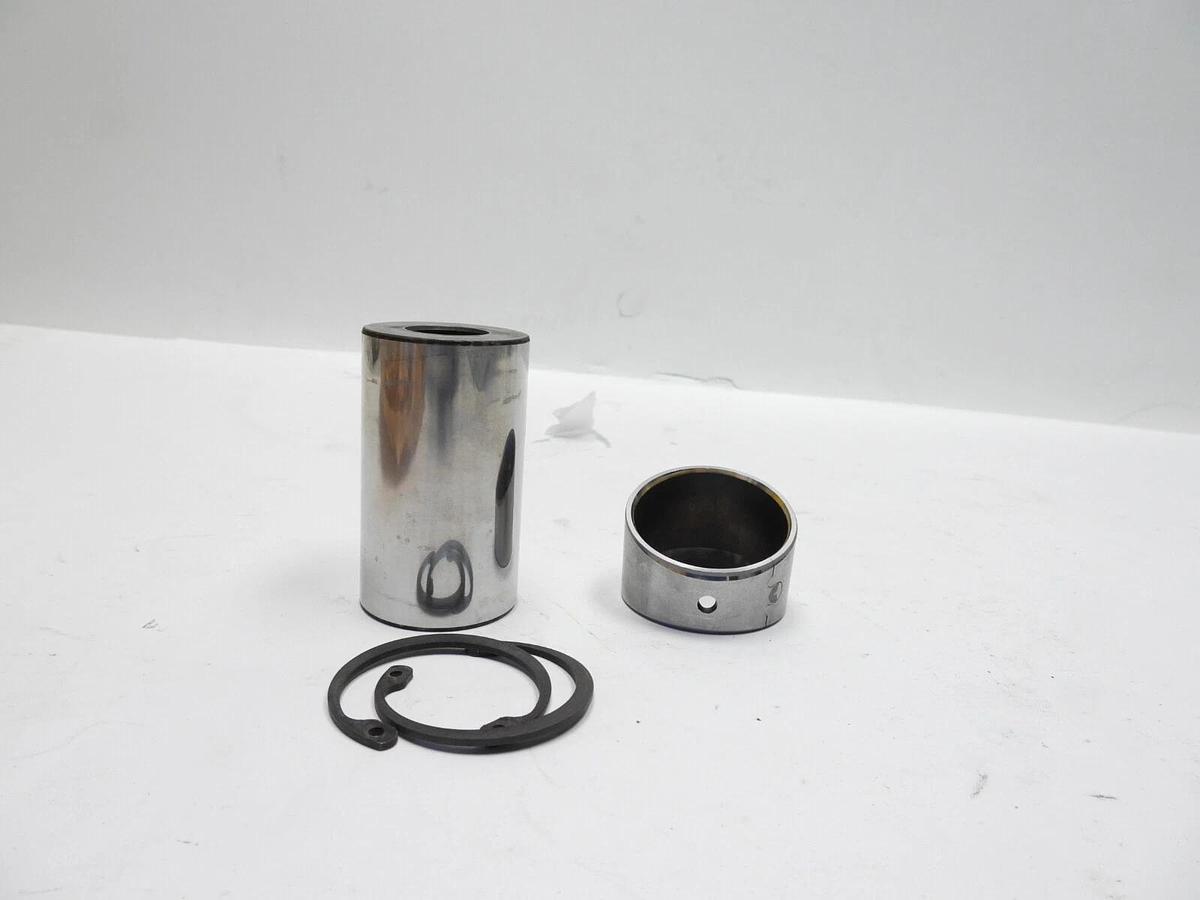 RE63915 JOHN DEERE PIN & BUSHING New oem
