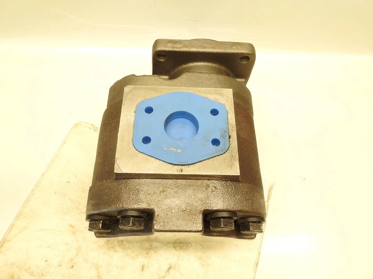 New Hydraulic Motor Keyed Spline 4 bolt Hole