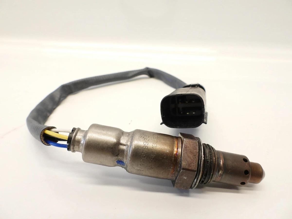 New Genuine GM Oxygen Sensor 19-20 Chevrolet Silverado 2.7L L4 Gas 12679935
