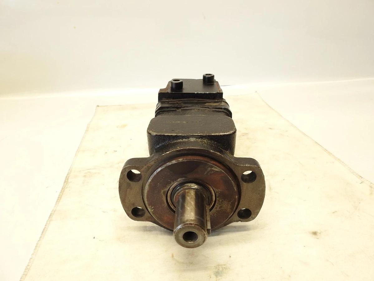 New Oem John Deere Hydraulic Motor - AA43717