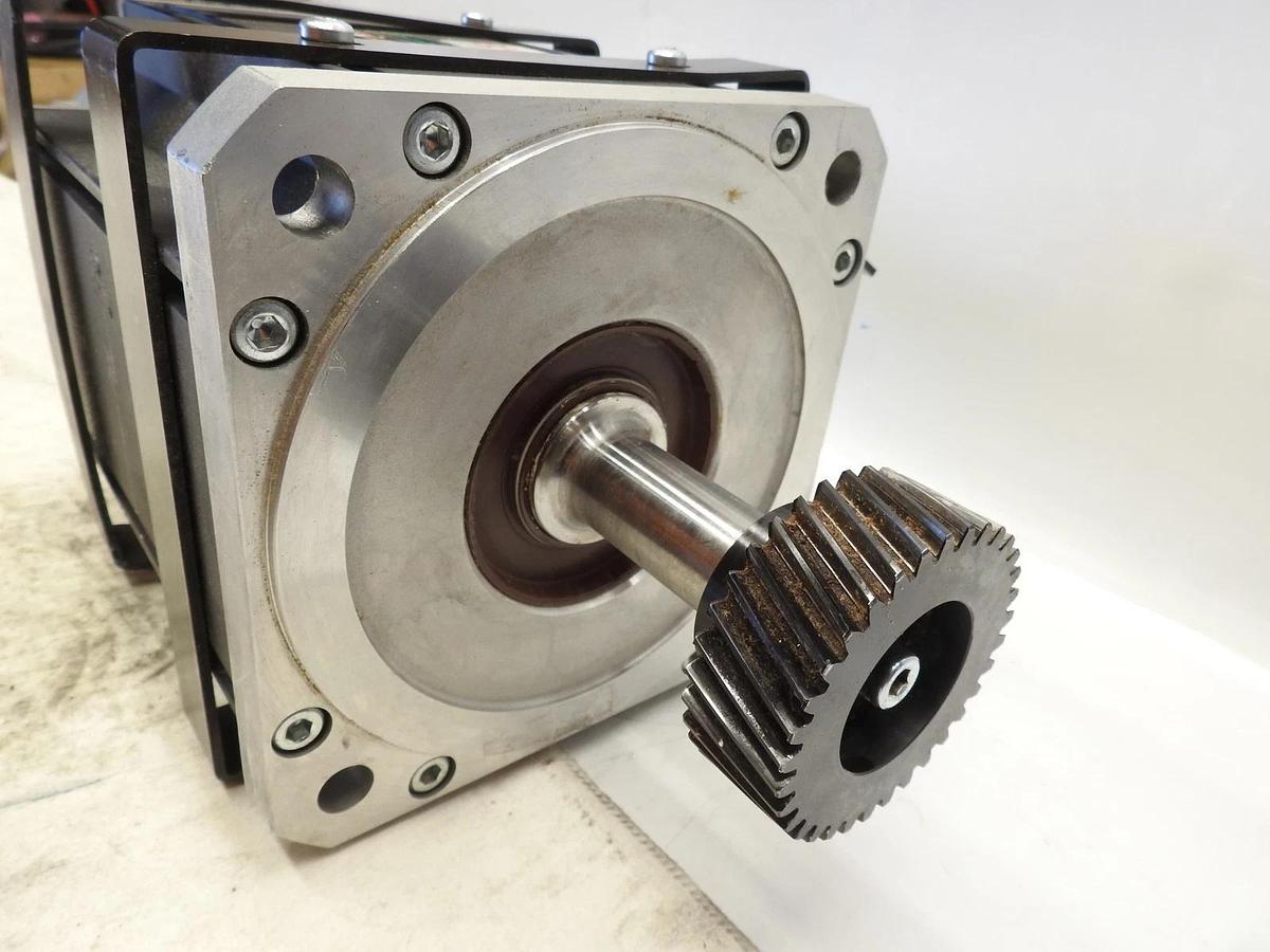 New Emerson Control Techniques 190UDA090XXHFX215240-SHPV Unimotor HD Servo Motor