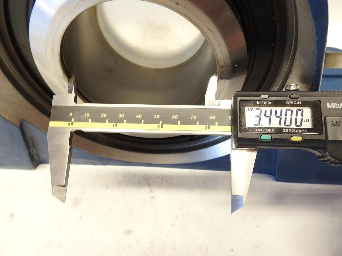 New Genuine SKF P4BE 307-SRB-CRE Pillow Block Roller Bearing Unit - 3-7/16 in Bo