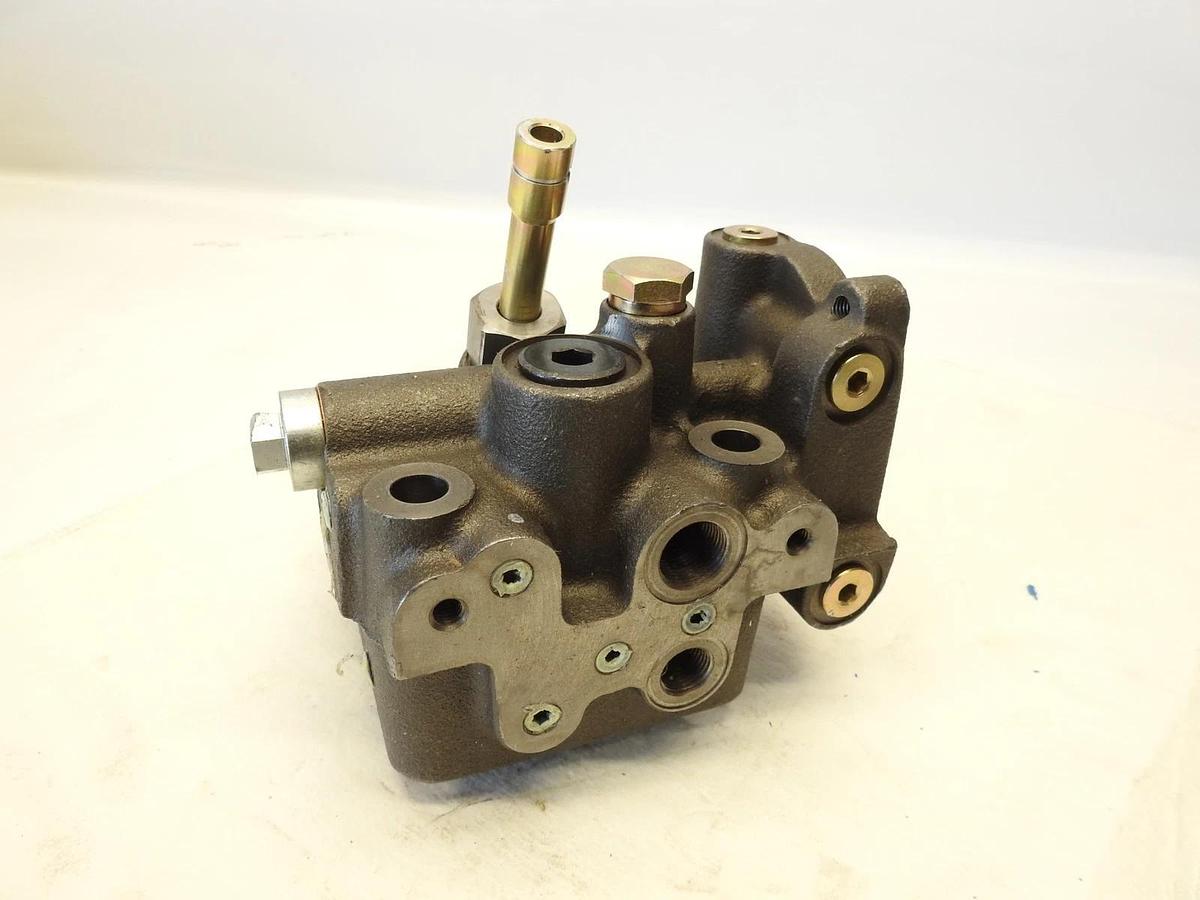 New Oem John Deere LVA801073 2305 2210 Compact Tractor Rockshaft Hydraulic Contr
