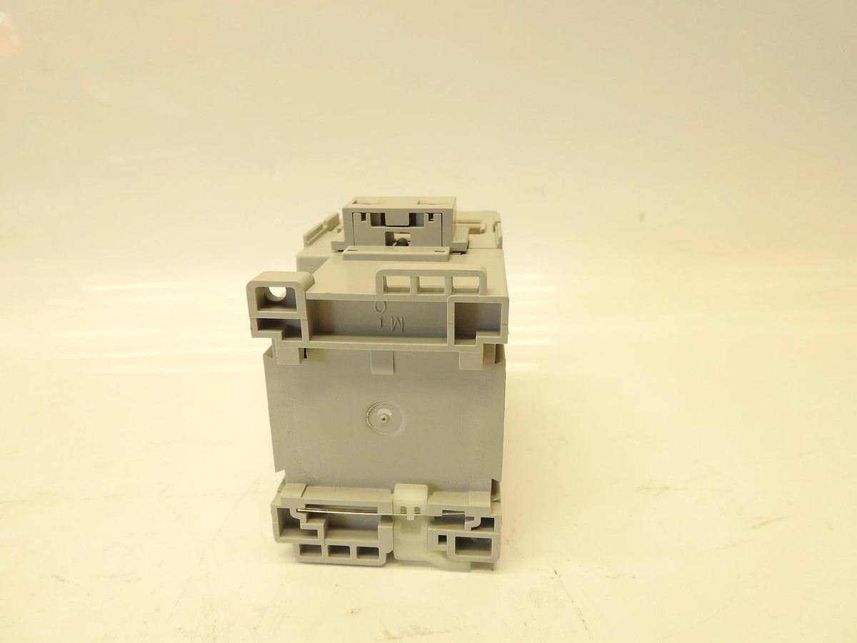 New Oem ALLEN-BRADLEY 100-C43*00 3 POLE NON-REVERSING 3 PHASE DIN RAIL 48 V