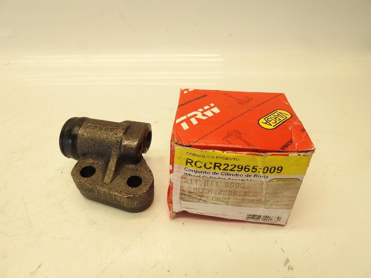 VW BUS TRANSPORTER TYPE 2 1964-70 LEFT FRONT WHEEL CYLINDER 211611069C
