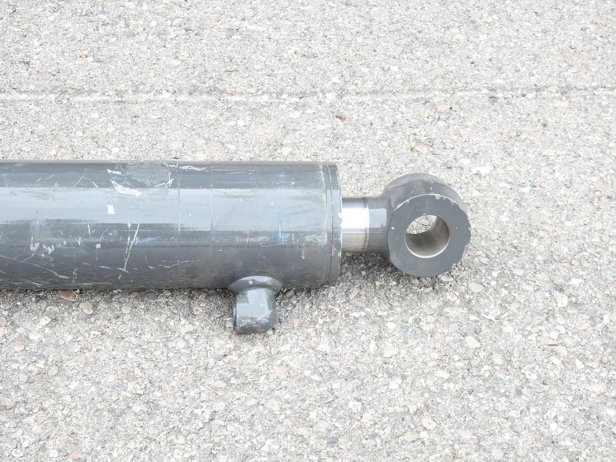 Oem Case New Holland 90488722R Hydraulic Cylinder For 586H 588H
