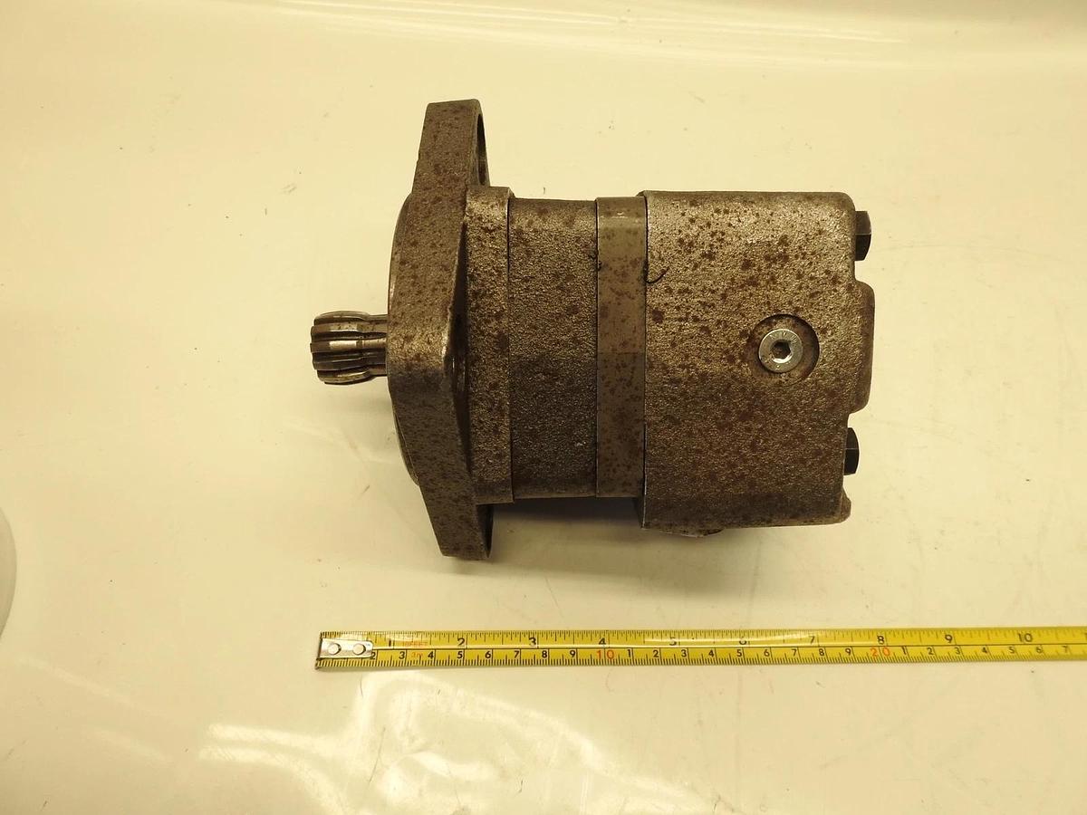 New Danfoss White Hydraulic Motor 56773044.3532978 11221988 350130s810bzaamup