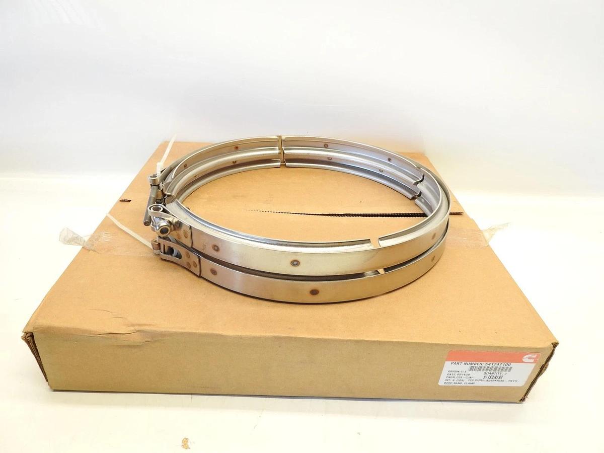 Lot Of 2 New Oem Cummins 541747100 CLAMP,V BAND