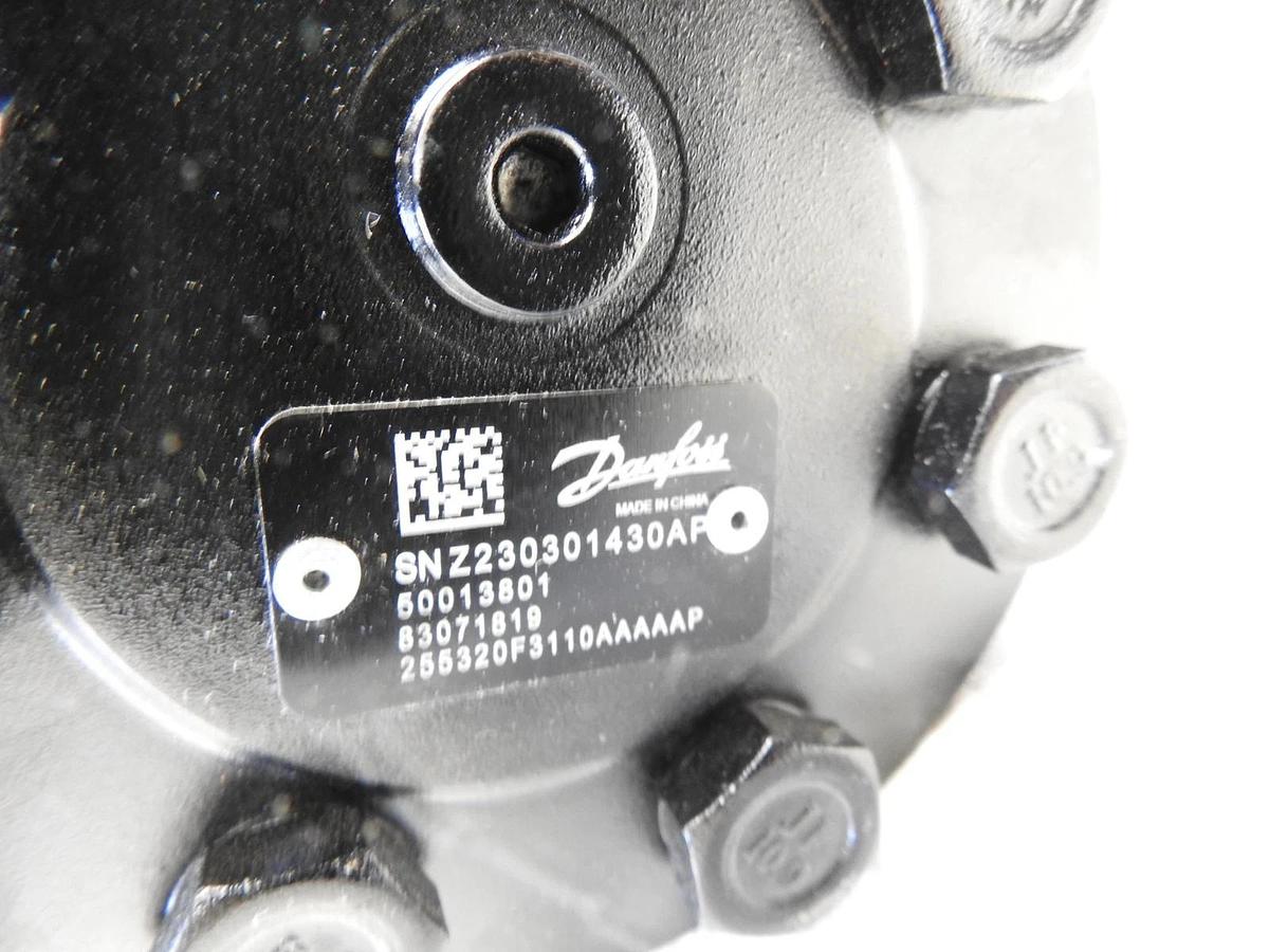Oem Danfoss White Drive Hydraulic Motor 255320F3010AAAAA 83071819