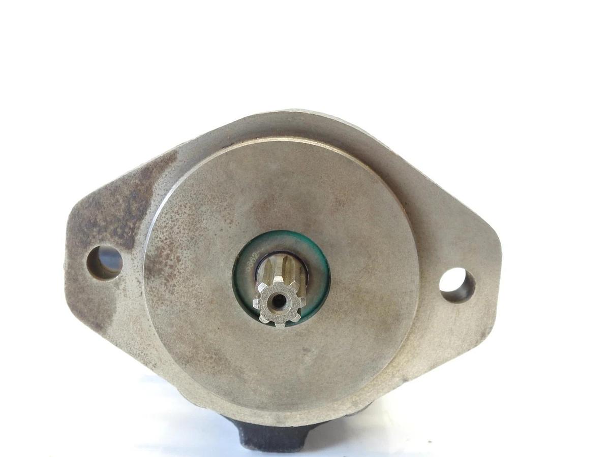 New Oem Danfoss 163B1185  116700 Jacobsen 4 Section Hydraulic Pump Splined Shaft