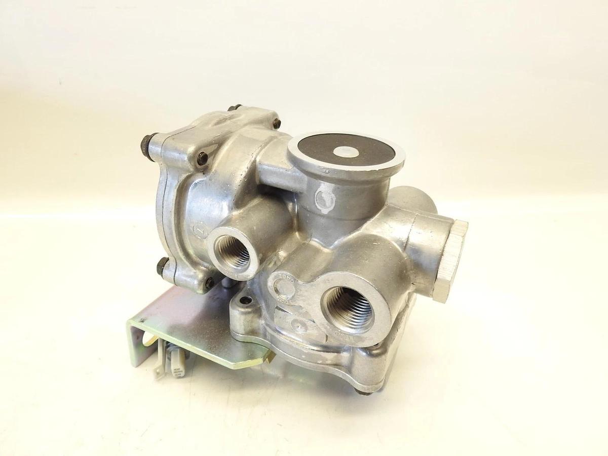 Genuine Paccar Peterbilt Lift Axle Valve 5040-311-01 504031101