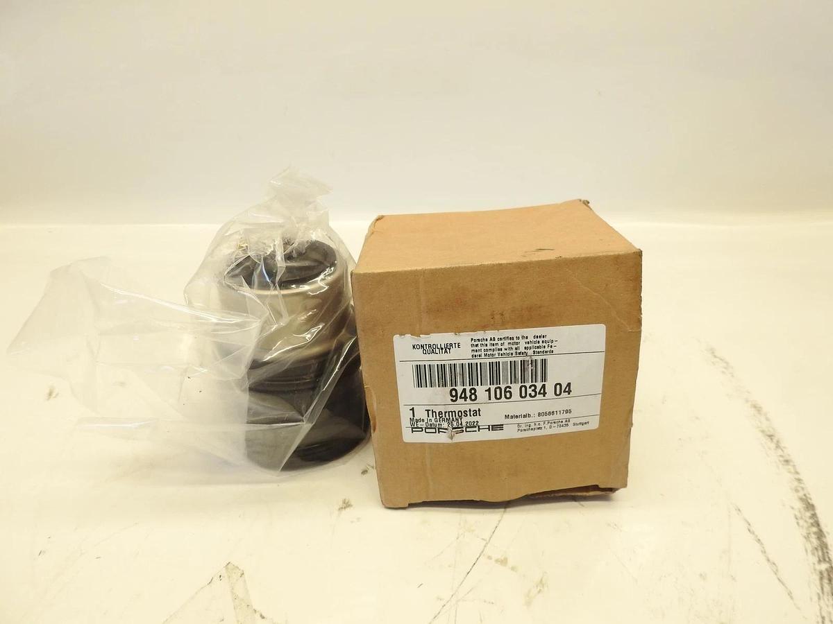 NEW OEM PORSCHE MACAN 95B THERMOSTAT 94810603404