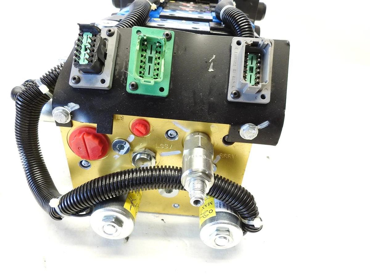 New Oem CASE CNH 51593066 MCD-7695 300230 Hydraulic Control Valve Manifold