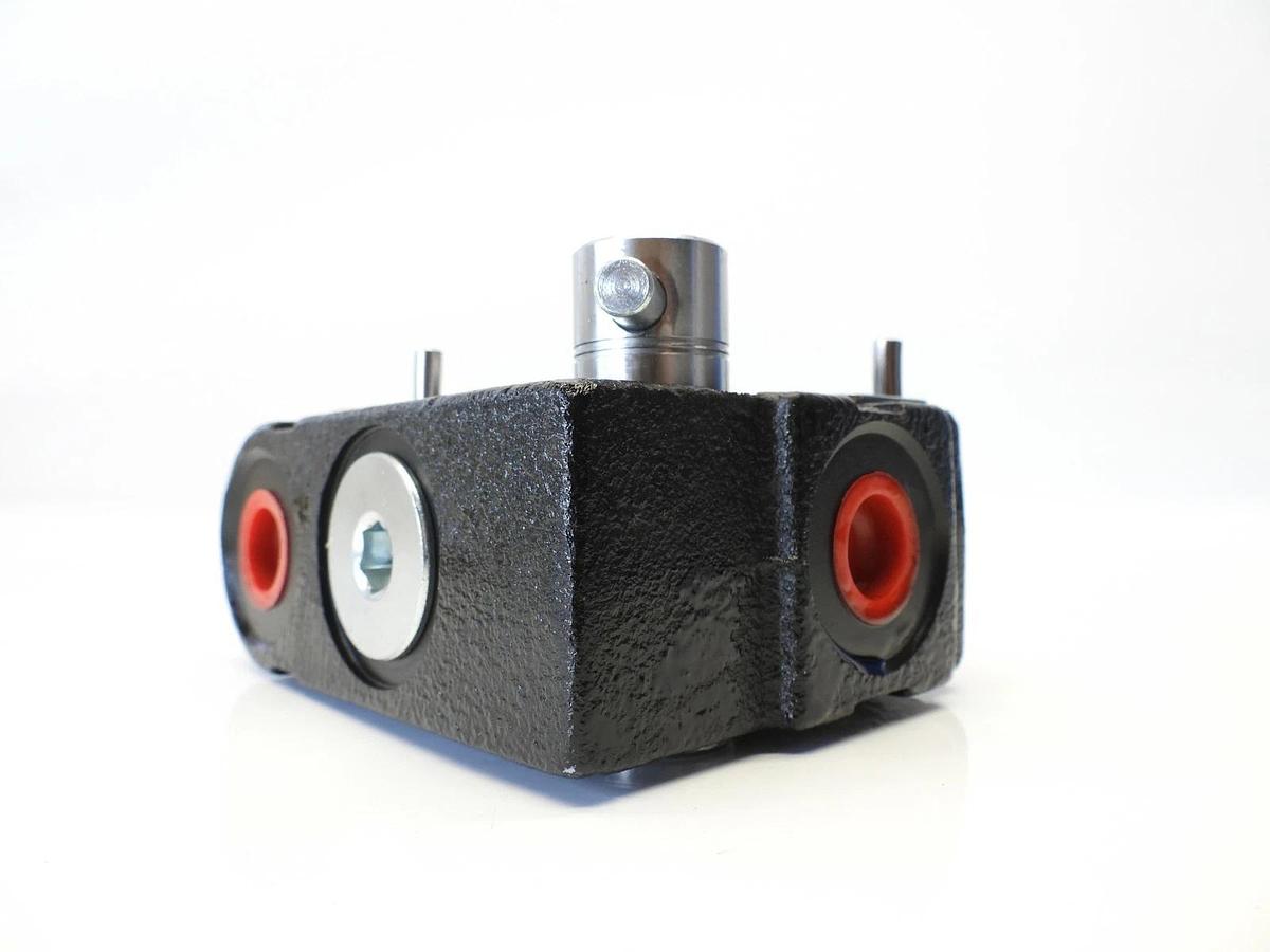 Chief FC Series: 0-16 GPM, 1/2’’ NPT/Side Ports, 750 - 3000 PSI Relief