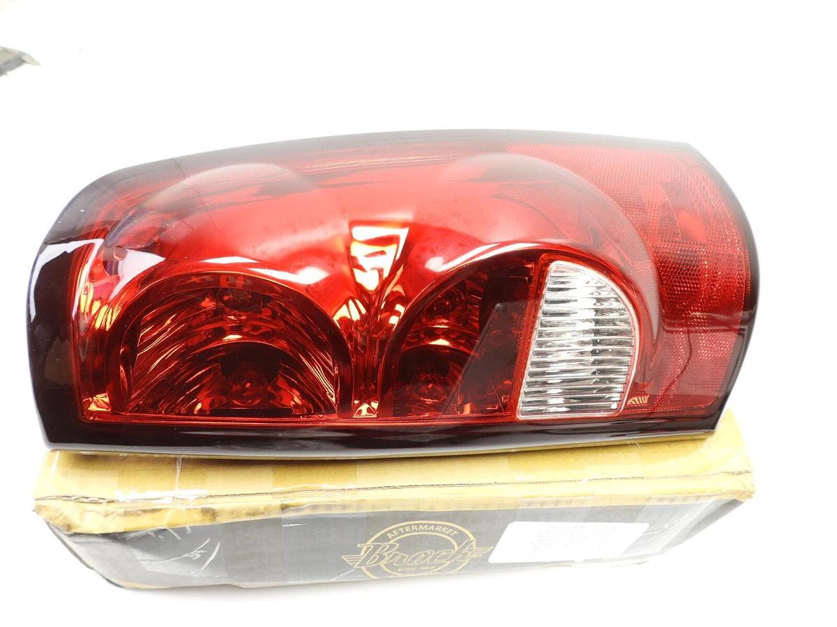 Tail Light fits 04-07 Chevy Silverado Fleetside Pickup Passenger Taillamp Lens
